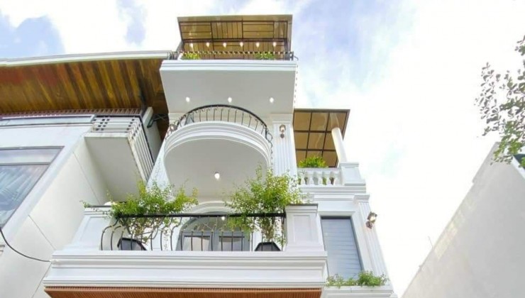 Một Căn Villa Phong Cách Tân Cổ Điển có Hồ Bơi - Gần biển