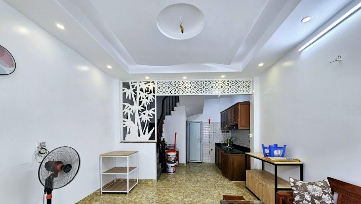 Bán nhà Xuân Đỉnh 32m2- 5 tầng, mặt tiền 4.2m, giá 6.6 tỷ còn thương lượng.