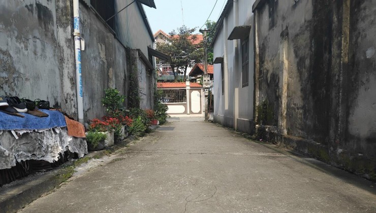 Xóm dẫy đại yên 
Dt:88 m đường ô tô thoải mái 
- Gần ngay tỉnh lộ 419
- Cách tt Chúc Sơn vài km
- Giá đầu tư chỉ 2x triệu/m2
Liên hệ e