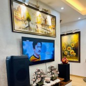 O963552586 Bán nhà Ngõ 1050 Láng 44m2 , 5  tầng , mt 3.9m Gía 7,9 tỷ