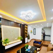 Bán nhà Xuân La 47m2- 5 tầng, mặt tiền 4.2m, giá chào 5.6 tỷ còn thương lượng.