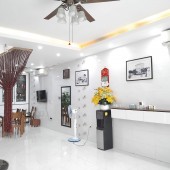 Cần Bán Nhà Phố Tôn Đức Thắng, Ô Chợ Dừa, Trung Tâm Q. Đống Đa,  52m, 5 tầng, mặt tiền 5.2m, giá chỉ 6.8 tỷ.