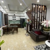 Cô họ nhà em có bán căn nhà phố Tây Sơn, DT 40m2 x 5 tầng, nhà 2 mặt ngõ, 20m ra phố, nội thất xịn sò, ngõ thông kinh doanh ác liệt, nhà đẹp ở ngay