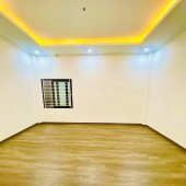 Nguyên căn xây mới, chủ nhà cho thuê nhà,VP, Kinh Doanh; 124m2- 4.5T,  34 Tr. Khu Giảng Võ