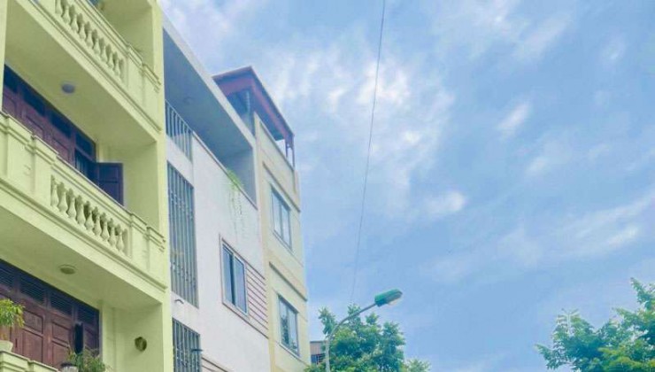 Cổ Linh Thạch Bàn nhà vị trí thoáng đường rộng oto tránh vỉa hè 41m 5 tầng mặt: 4m, 9 tỷ 4