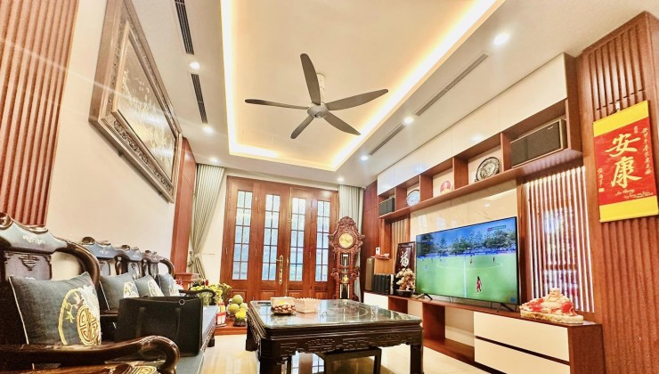 Liền Kề Siêu Đẹp, Hàng Xóm Royal City, Phố Nguyễn Trãi 88m x 5T x Mt 6m. Giá 39 tỷ