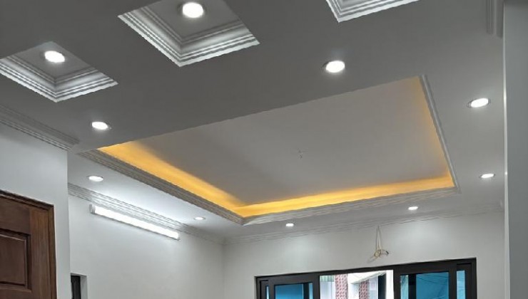 BÁN NHÀ HÀ ĐÔNG, DÂN XÂY CHẮC CHẮN, NỘI THẤT ĐẸP, LÔ GÓC, GẦN TRUNG TÂM QUẬN, 36m2, giá 3.X tỷ