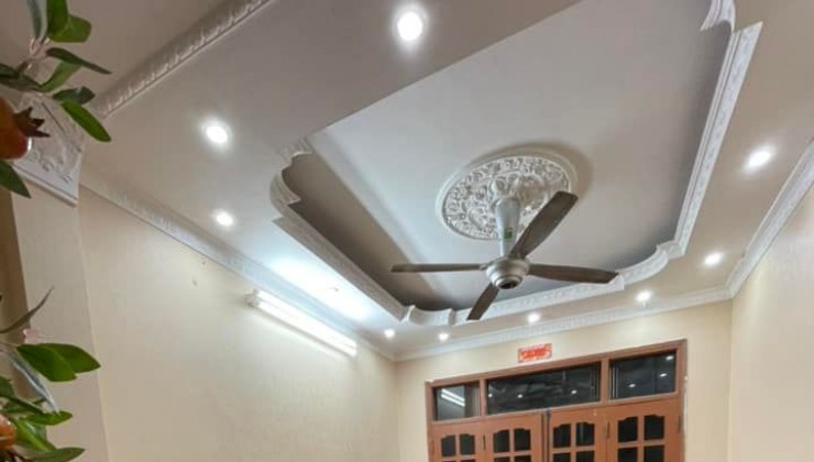 Nhà phố Định Công, Hoàng Mai 42m 5 tầng chỉ nhỉnh 5 tỷ