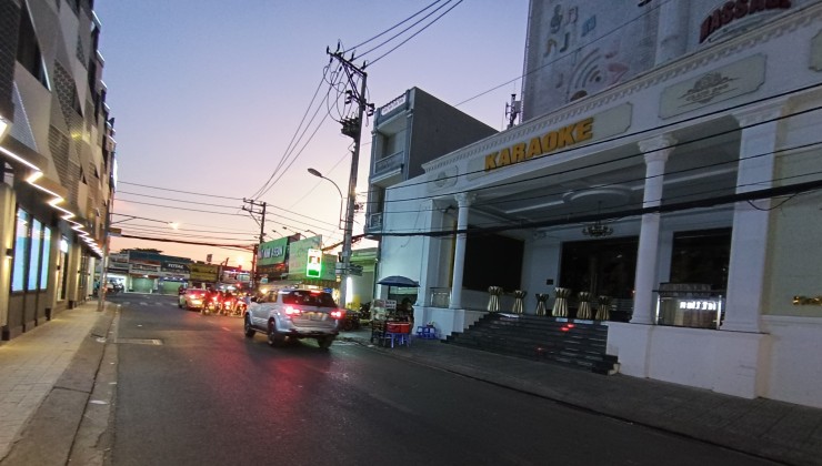 Bán toà nhà khách sạn & karaoke & massage giá mới 68 tỷ.