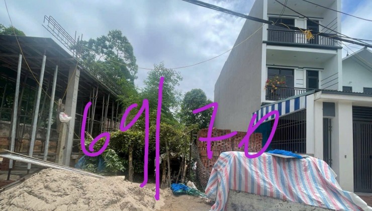 Chính chủ gửi bán 2lô đất 69-70 m 

Thôn ninh sơn thị trấn chúc sơn

 Đường ô tô thoải mãi Sổ đỏ sẵn công chứng trong ngày 
Cách quốc lộ 6  50 m