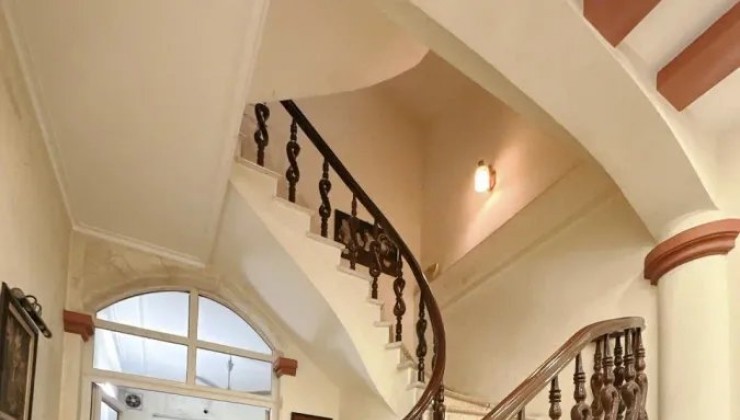 Nhà Thanh Am 61/71m2, 5 tầng,8.9 tỷ Long Biên. Lô góc, ngõ thông, ô tô vào nhà.