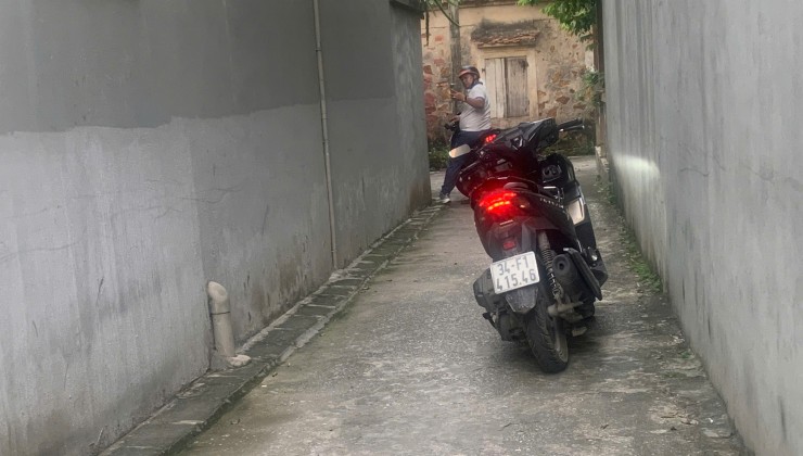 chỉ vài trăm triệu có ngay lô đất 63 m giáp thị trấn chúc sơn thuộc xóm trại đại yên chương mỹ 
Cách tỉnh lộ 419 chỉ 80 m 2 phút ra trung tâm thị
