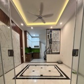 CHỦ THUA BÓNG CẦN BÁN GẤP NHÀ DÔC Minh Khai 26/28m x  5 tầng x mt 3.4m