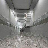 QUẬN 7. 60M RA ĐƯỜNG SỐ 77 140M2.. NGANG 5.61.. . NỞ HẬU 7.65M. . DÀI 21.5M PHƯỜNG TÂN QUY