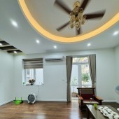 Bán nhà Đường Láng 100m 5 tầng mặt tiền 6.5m giá chỉ 14. tỷ Đống Đa
