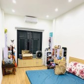 Bán Nhà gần cột cờ Hà Nội, DT 60m2, MT 3.5m, thang máy, phù hợp làm văn phòng, homestay. Giá 12.8 tỷ.