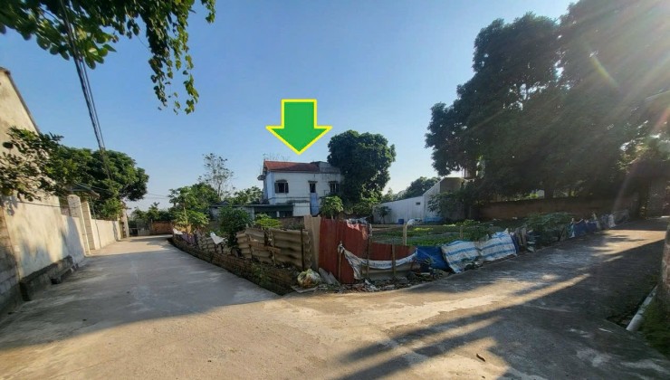 chỉ nhỉnh tỷ - lô góc full thổ cư 77.7m đông sơn - ô tô chạy tít mù 
- cách ql6 chỉ 300m , thị trấn chúc sơn có 5km , bưu điện hà đông 14km 
- giá