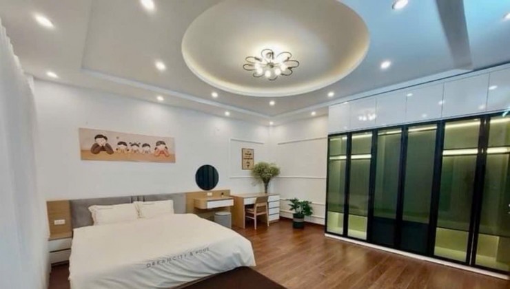 Nhà đẹp quá, phố #Ái_Mộ, #Long_Biên Gần 40m, 5 tầng, mt siêu rộng, Chỉ hơn 7 Tỏi - Chốt ngay
Sổ đỏ đẹp, chính chủ