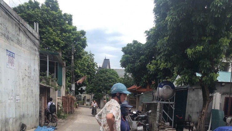 Chính chủ gửi bán lô đất kinh doanh 64.4 m2 tại Đông Phương Yên
- Mặt tiền 4.1m hậu 4.1m
- Mặt đường rộng hơn 7m 
- Gần chợ kinh doanh thoải mái
-