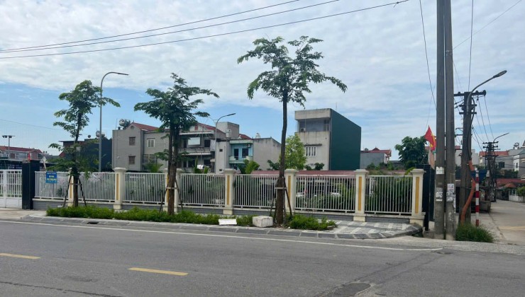 ĐÔNG ANH HÀ NỘI  BÌA LÀNG GIÁ CỰC HÓT 
 
Diện tích 72 m mặt tiền 4 m giá 4x triệu 1 m 2 
Đường 4 ô tô tránh nhau 
Bìa làng Cổ Châu.  Vân Hà. 
View