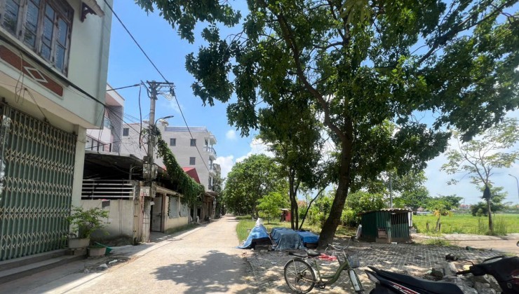 ĐÔNG ANH HÀ NỘI  BÌA LÀNG GIÁ CỰC HÓT 
 
Diện tích 72 m mặt tiền 4 m giá 4x triệu 1 m 2 
Đường 4 ô tô tránh nhau 
Bìa làng Cổ Châu.  Vân Hà. 
View