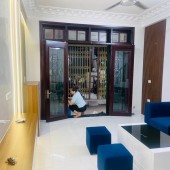 Cần bán nhà Thịnh Quang, Đống Đa mới đẹp, 2 mặt thoáng, lô góc, không lỗi 37m2 x 5 tầng. 6,95 tỷ