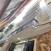 Bán nhà cạnh UBND phường Biên Giang, Hà Đông, 40m2, xây 5 tầng, giá 2X tỷ có thương lượng