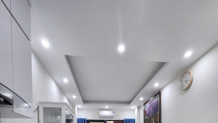 Nhà Đội Cấn đẹp xách vali về ở ngay 35m 6 tầng mặt tiền 3,5m giá 7,5 tỷ ( thương lượng )