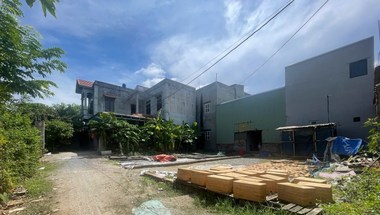 Hàng HOT lô đất đẹp 50m2 trung tâm xã phú nghĩa chương mỹ 
 uỷ ban trường học bán kính 200m 
 sổ mới 2024 otto đỗ cửa
