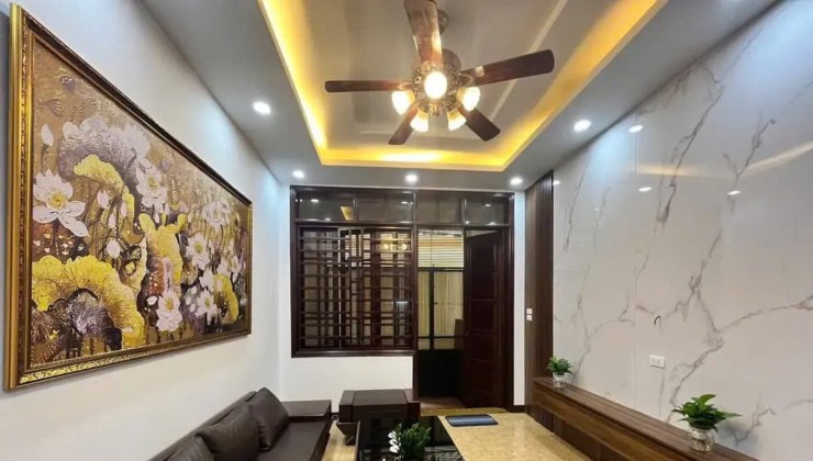 Bán nhà Lạc Long Quân chính chủ gần ô tô, đầy đủ tiện tích, gần Hồ Tây, Nhà mới dân xây, ở luôn.