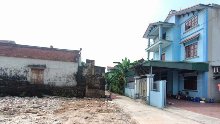 CHỈ VÀI TRIỆU /m 
Đất ngay sát TT chúc sơn chỉ 6km 
- 386m đất ở , 
 đường ô tô thông 
hàng đẹp bao giá đẹp rẻ hời cho NĐT