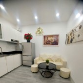 Cho thuê nhà trong ngõ Đê Tô Hoàng. Diện tích 60m2 -3tầng - 5 ngủ - 2vs, giá 15triệu