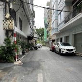 Bán nhà đất Lạc Long Quân, DT: 33m2; MT: 3,4m; ngõ thông, Nhỉnh 4 tỷ
