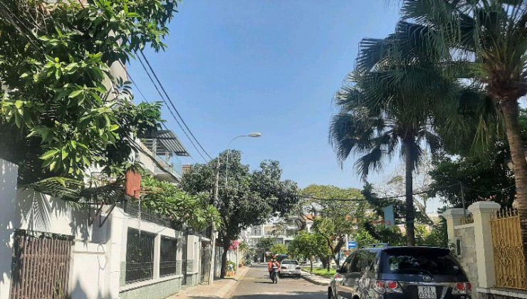 Biệt Thự Khu Tân Quy Đông. Mặt tiền đường số 61 view sông Tân Phong Quận 7. 3 tầng 240m2. 61 tỷ