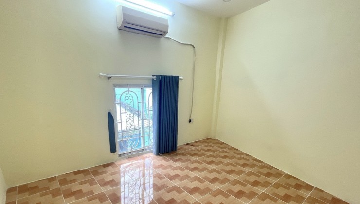 CHỈ 4.65 TỶ, 76M2 NHÀ 2 TẦNG NGANG 4.7 NỞ HẬU 8M DÀI 15M, NHÀ MỚI Ở NGAY, CÁCH PHẠM VĂN ĐỒNG 50M.