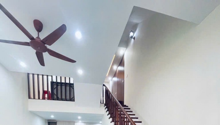 HOA HẬU CHUNG CƯ Ở MỸ ĐÌNH GIÁ 11 TỶ