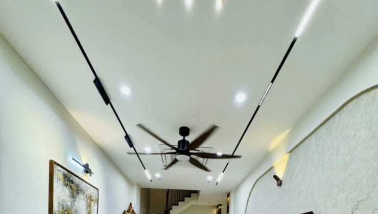 SIÊU HIẾM LÂM DU LONG  BIÊN  
NHÀ ĐẸP NHƯ KHÁCH SẠN 5*- 
Ô TÔ TRÁNH 30 M THOÁNG TRƯỚC SAU CHỦ TẶNG NỘI THẤT CƠ BẢN