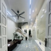 chính chủ bán gấp nhà tại Vĩnh Hưng  Hoàng Mai 65m2 5 tầng 5m mặt tiền hơn 7 tỷ kinh doanh sầm uất.