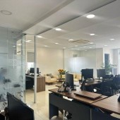 Quận 2 ( TP Thủ Đức ) ! Chuyển VP lớn hơn Cần sang lại Mặt Bằng VP nguyên sàn 80 m2 hoặc Pass lại nội thất Vp Mới Đẹp, Tel : 0335732913 ( Chính