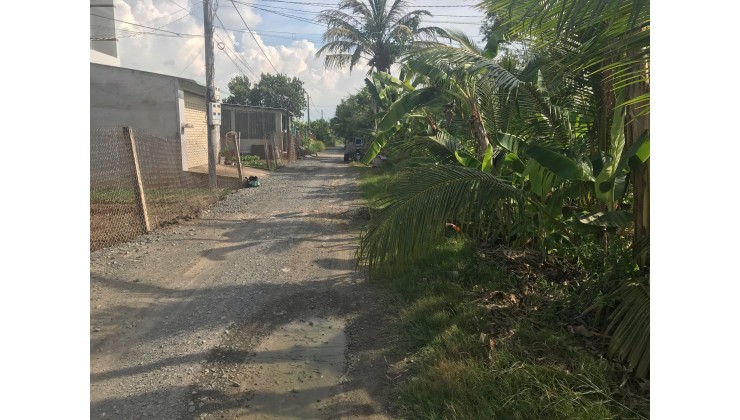 Bán nhà đẹp, mới xây, vị trí gần khu công nghiệp, giá hợp lý