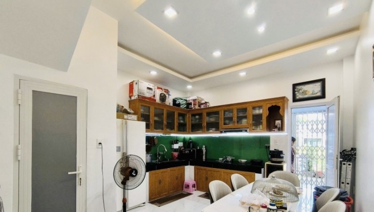 Hoàng Hoa Thám - HXH -(4.2x12)m -SD 170m2 - Lợi nhuận 240/Năm