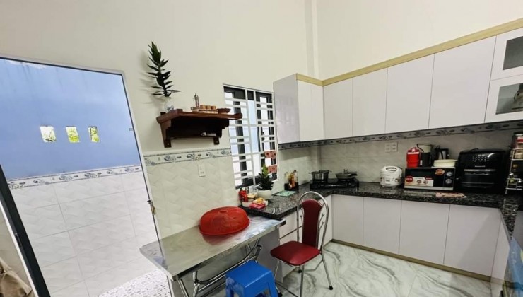 Bán nhà đẹp 2 tầng đường Hoàng Hữu Nam, Quận 9, sổ riêng 65m2, giá 4,4 tỷ