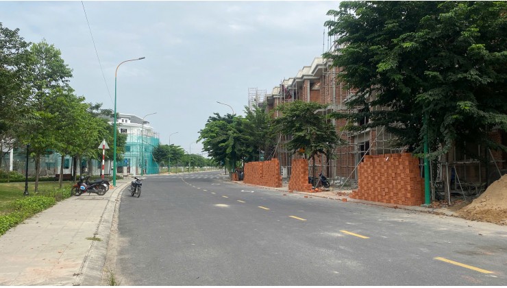 Sở hữu nhà phố Hòa Lợi, Bến Cát với giá cực rẻ, chỉ 2,66 tỷ!
Own a Townhouse in Hoa Loi, Ben Cat at an Unbeatable Price – Only 2.66 Billion VND!
