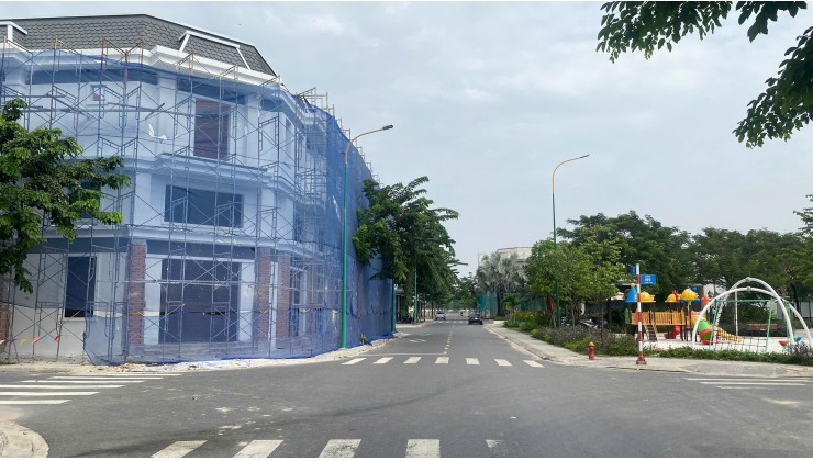Sở hữu nhà phố Hòa Lợi, Bến Cát với giá cực rẻ, chỉ 2,66 tỷ!
Own a Townhouse in Hoa Loi, Ben Cat at an Unbeatable Price – Only 2.66 Billion VND!