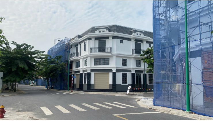 Sở hữu nhà phố Hòa Lợi, Bến Cát với giá cực rẻ, chỉ 2,66 tỷ!
Own a Townhouse in Hoa Loi, Ben Cat at an Unbeatable Price – Only 2.66 Billion VND!