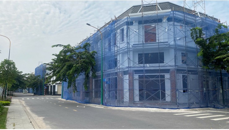 Sở hữu nhà phố Hòa Lợi, Bến Cát với giá cực rẻ, chỉ 2,66 tỷ!
Own a Townhouse in Hoa Loi, Ben Cat at an Unbeatable Price – Only 2.66 Billion VND!